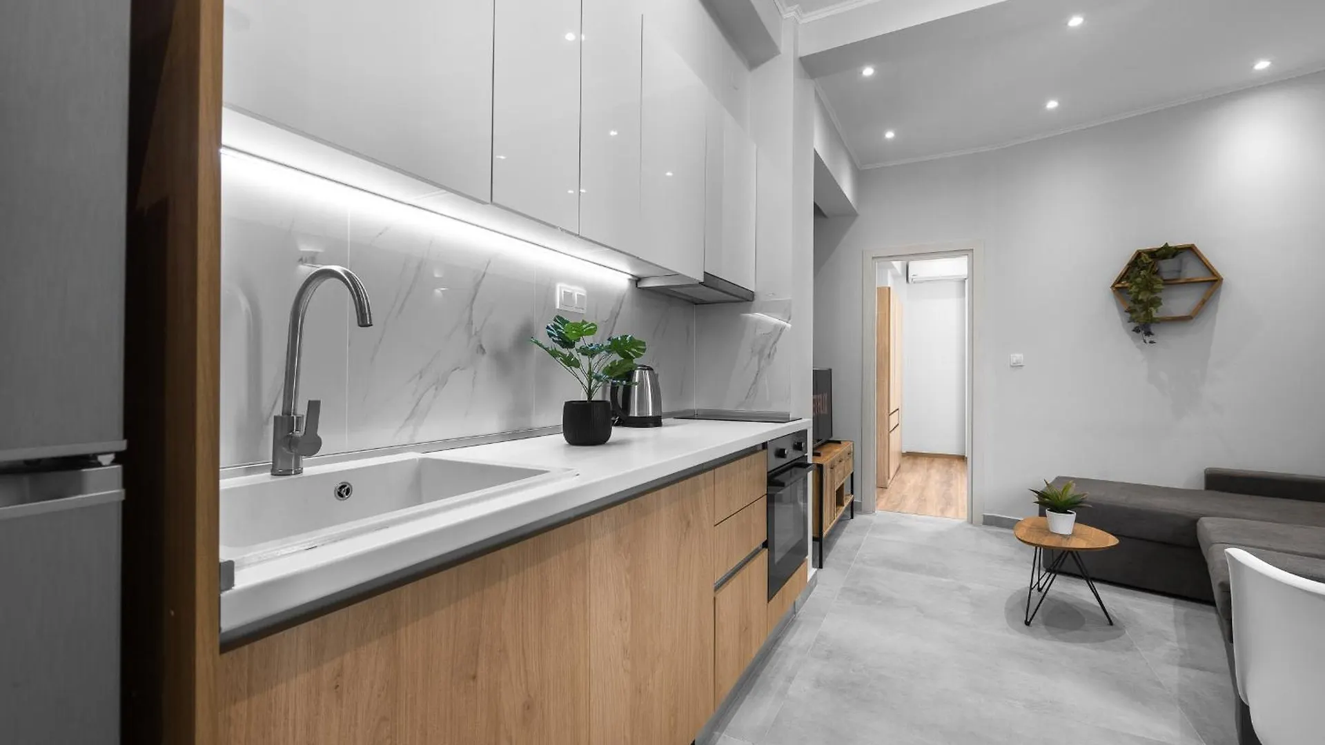 Upper Floor, The Luxury Suites Салоники