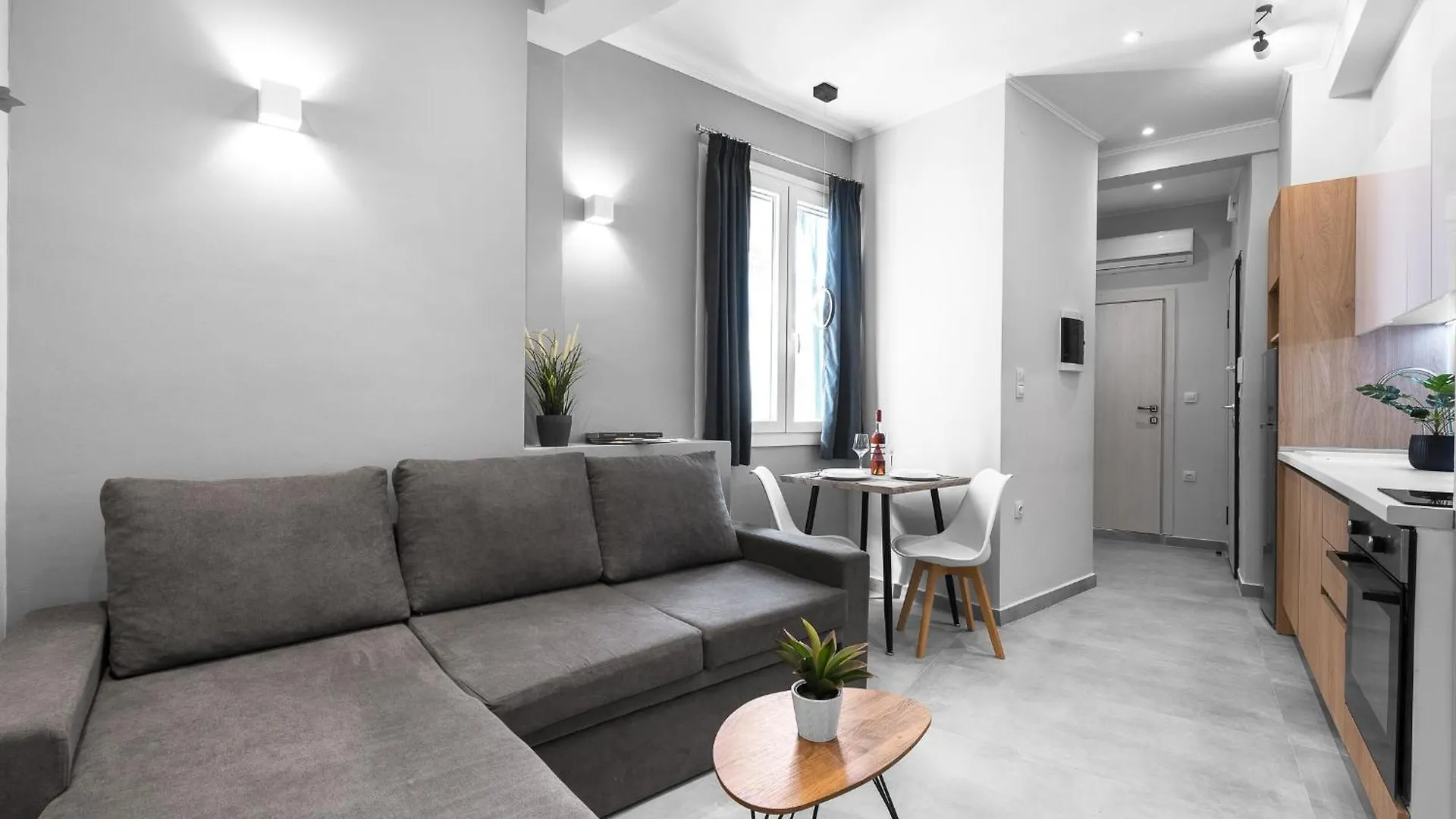 Upper Floor, The Luxury Suites Салоники
